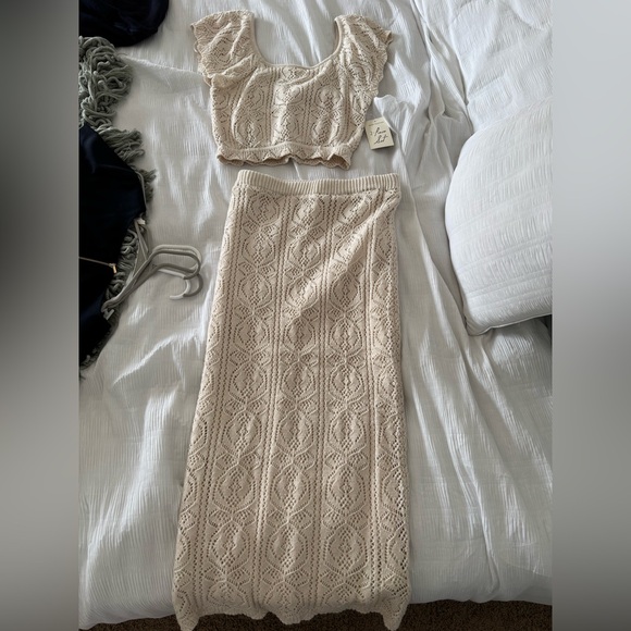 Set - Picture 2 of 2